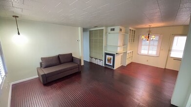 4851 W Gandy Blvd in Tampa, FL - Building Photo - Building Photo