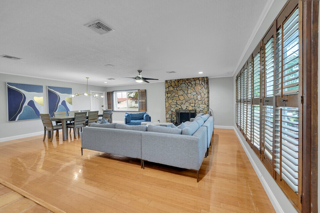 1518 N Yale Dr in Hollywood, FL - Building Photo