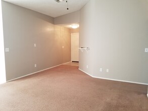7635 W Desert Cove Ave in Peoria, AZ - Foto de edificio - Building Photo