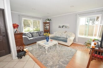 6801 Dove St in Ventura, CA - Building Photo - Building Photo