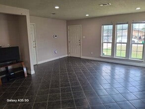 129 Richards St in College Station, TX - Foto de edificio - Building Photo