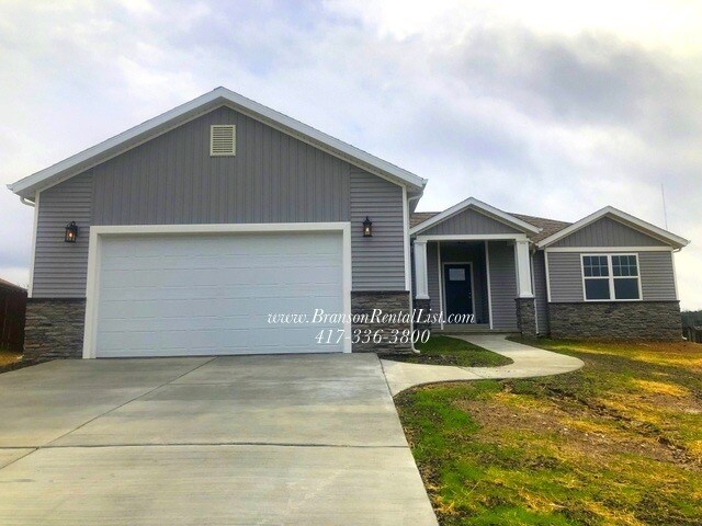 343 Holts Lake Dr in Branson, MO - Building Photo