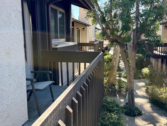 6716 Clybourn Ave, Unit 224 in Valley Glen, CA - Building Photo - Building Photo