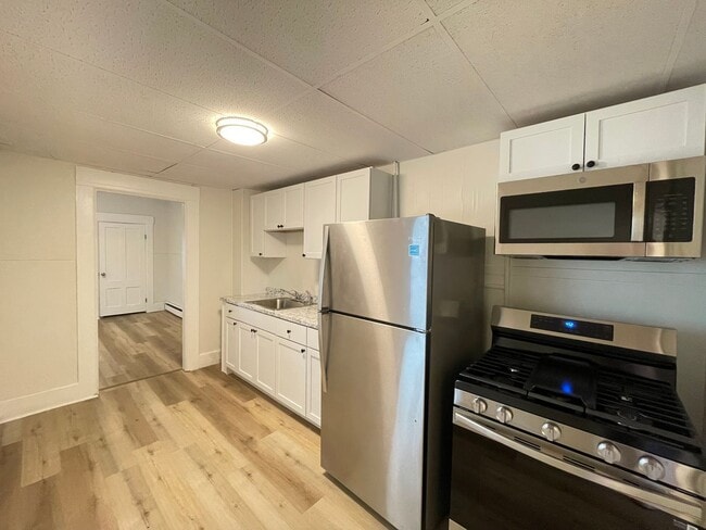 53 Pennacook St in Manchester, NH - Building Photo - Building Photo