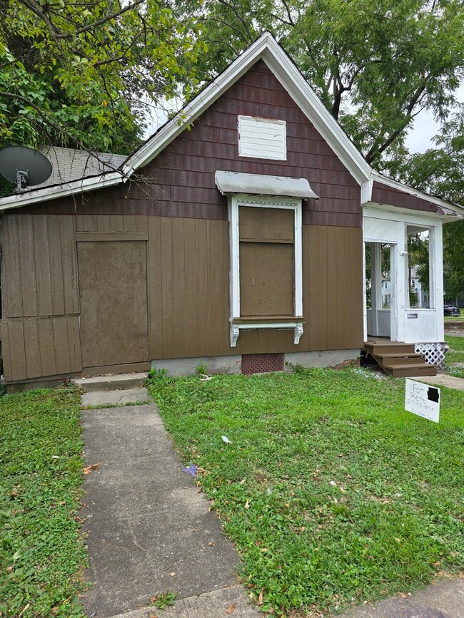 property at 1419 E N St