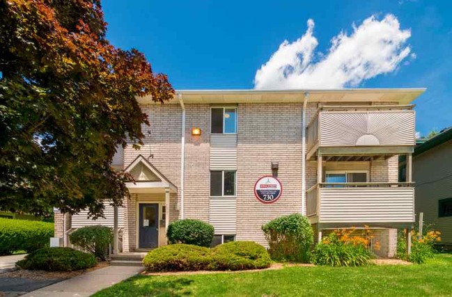 Ionia Street Apartments in Lansing, MI - Foto de edificio - Building Photo