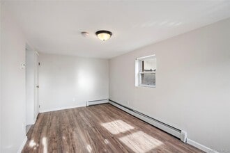 84 Pleasure Ave in Lake Ronkonkoma, NY - Building Photo - Building Photo