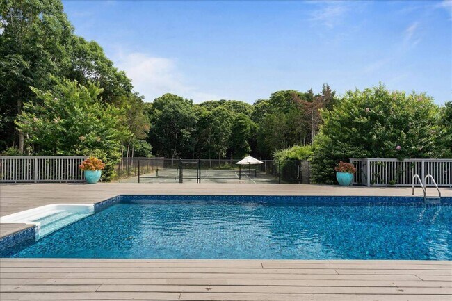 40 Hidden Cove Ct in Southampton, NY - Building Photo - Building Photo