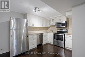 72 Redwood Ave in Toronto, ON - Building Photo - Building Photo