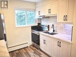 19 Hamilton St in St Thomas, ON - Building Photo - Building Photo