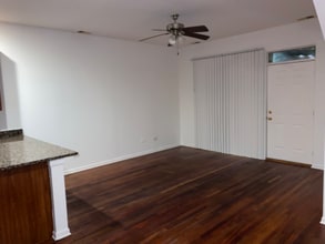 8036 S Kingston Ave in Chicago, IL - Building Photo - Building Photo