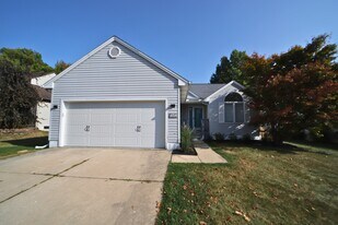 454 Woodland Dr W in Saline, MI - Building Photo