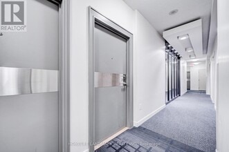 33 Singer Ct in Toronto, ON - Building Photo - Building Photo