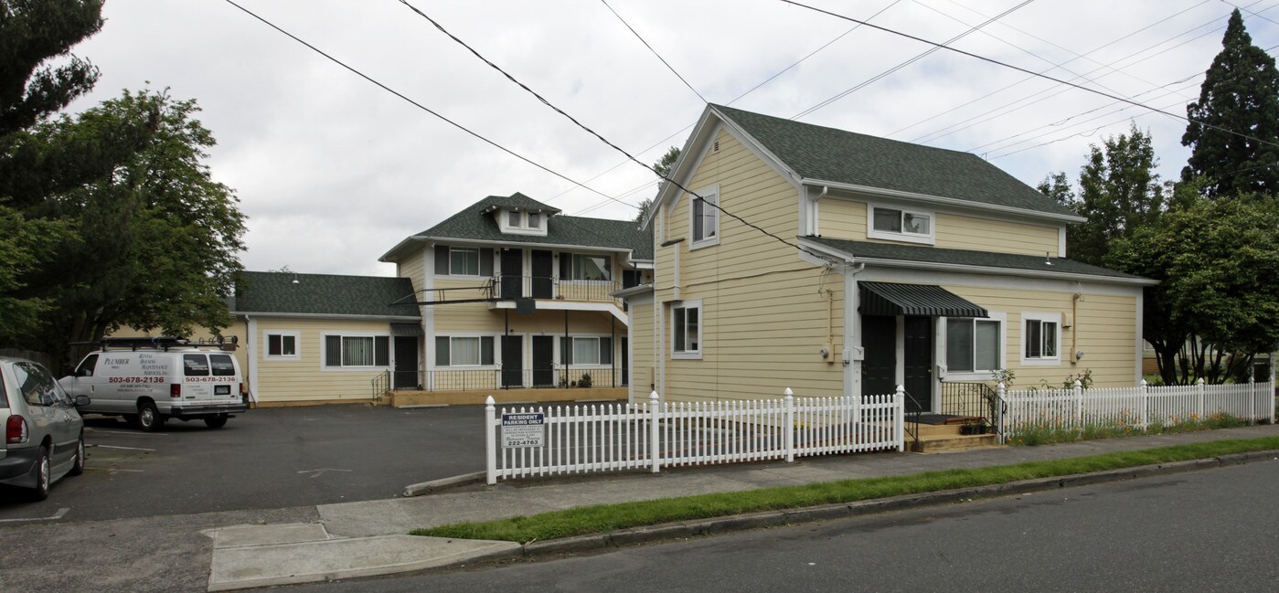 West Tabor in Portland, OR - Foto de edificio