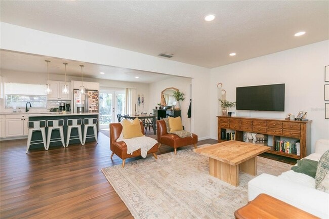 1612 Berkshire Dr in Brandon, FL - Building Photo - Building Photo