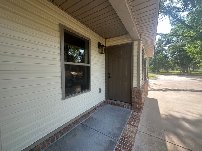 property at 909 N El Paso Ave