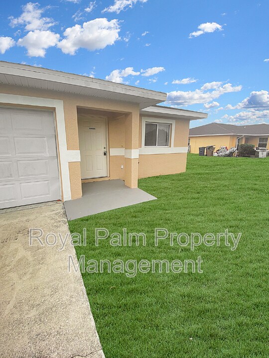 2411 Paul Ave S in Lehigh Acres, FL - Building Photo