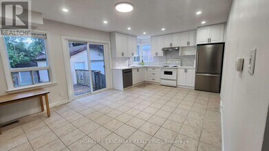 42 Cartier Crescent in Richmond Hill, ON - Building Photo - Building Photo