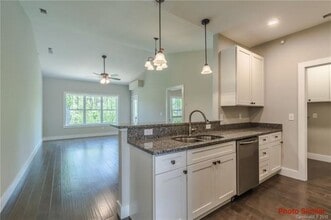 124 Foxden Dr, Unit 202 in Fletcher, NC - Building Photo - Building Photo