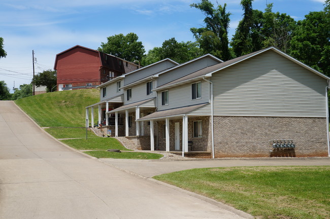 Dutch Hills Terrace in Parkersburg, WV - Building Photo - Building Photo