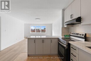 1018 Burnhamthorpe Rd E in Mississauga, ON - Building Photo