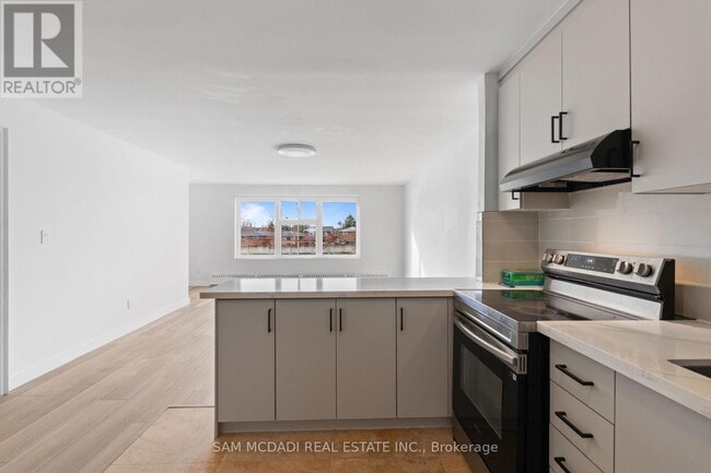 property at 1018 Burnhamthorpe Rd E