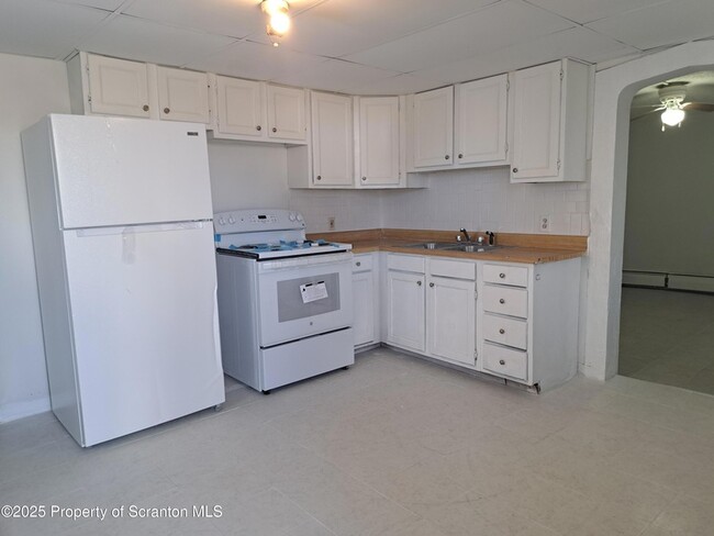 3317 Pittston Ave, Unit 1 in Moosic, PA - Foto de edificio - Building Photo