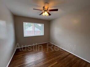 9011 Olive Blvd in Olivette, MO - Building Photo - Building Photo