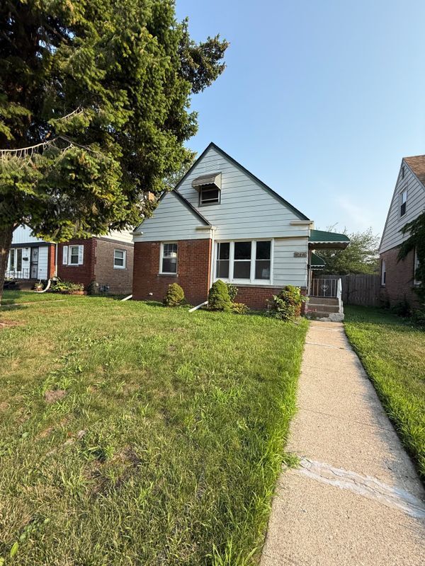 property at 27 164th Pl