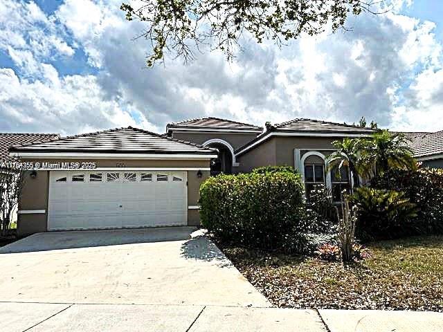 495 Carrington Ln in Weston, FL - Building Photo