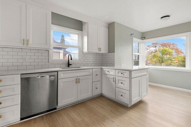 4707 N Willamette Blvd in Portland, OR - Building Photo - Building Photo