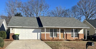 130 Camelot Pl in Warner Robins, GA - Building Photo