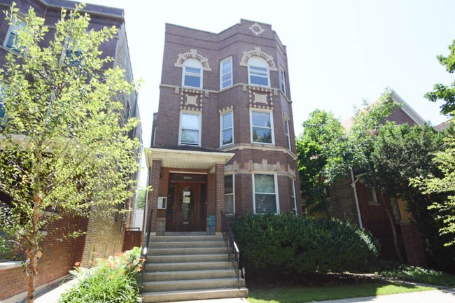 2225 W Walton St