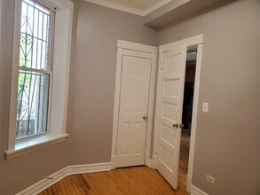 3330 W Crystal St, Unit 1 in Chicago, IL - Building Photo - Building Photo