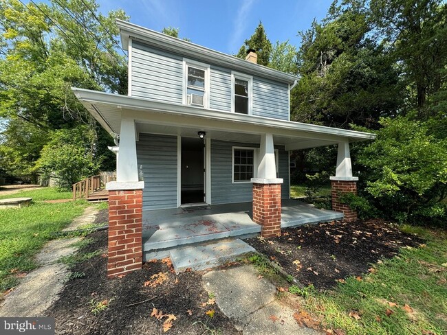 1005 Manning Dr in Fredericksburg, VA - Foto de edificio - Building Photo