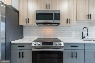 2252 N Front St in Philadelphia, PA - Building Photo - Building Photo