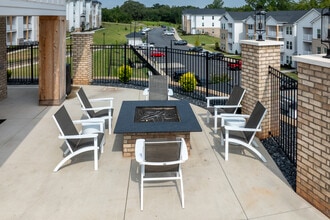 Streams at Battery Park in Anderson, SC - Building Photo - Interior Photo