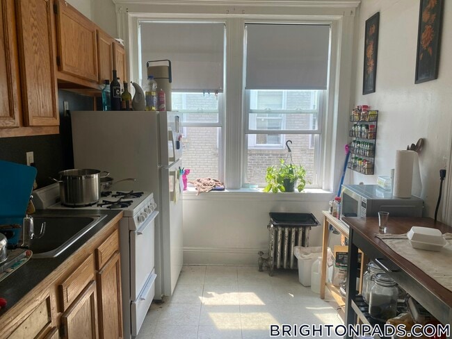 1687 Commonwealth Ave