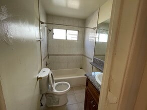 520 N 4th St, Unit 4 in Montebello, CA - Foto de edificio - Building Photo