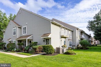 1676B Thornwood Dr in Mount Laurel, NJ - Building Photo - Building Photo