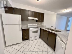 24-224 Wellesley St W in Toronto, ON - Building Photo - Building Photo
