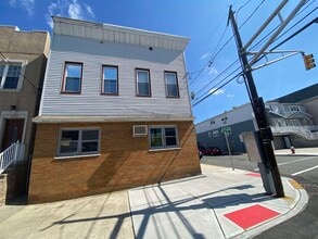 468 Avenue A in Bayonne, NJ - Building Photo - Building Photo