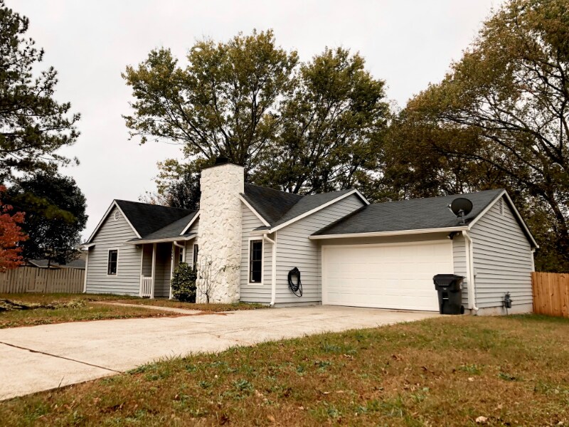 1086 Samuel Dr in Norcross, GA - Building Photo