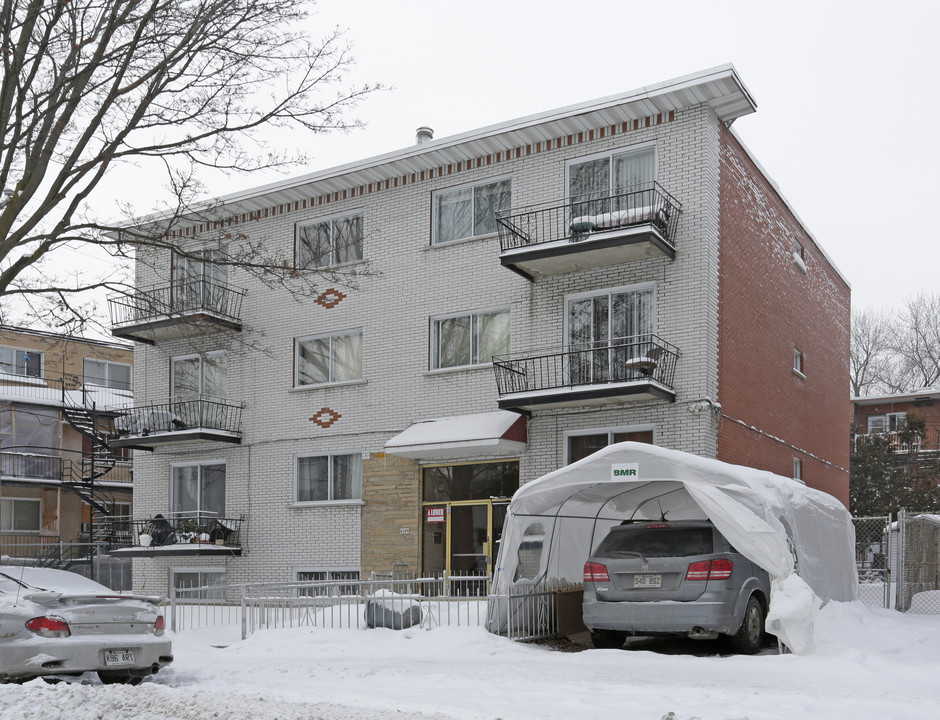 6269 Dagenais in Montréal, QC - Building Photo