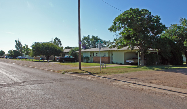 201 St Louis St in Plainview, TX - Building Photo - Building Photo