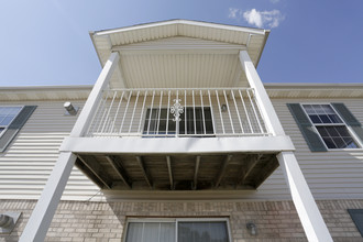 Rainbow East Luxury Apartments in Bloomington, IL - Foto de edificio - Building Photo