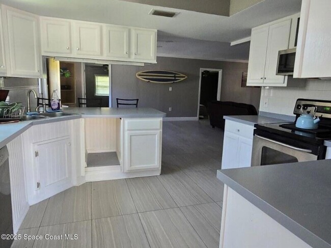 333 W Osceola Ln, Unit 23D in Cocoa Beach, FL - Building Photo - Building Photo