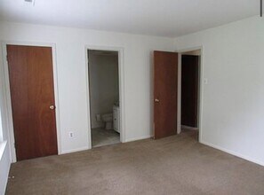 573 Thrush Ct, Unit B in Yardley, PA - Building Photo - Building Photo