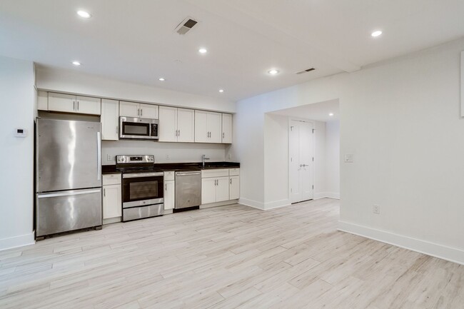 property at 727 Quebec Pl NW
