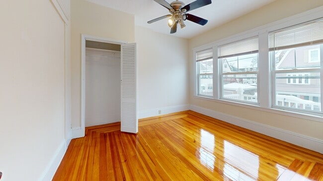 93 Capen St, Unit 2 in Medford, MA - Foto de edificio - Building Photo